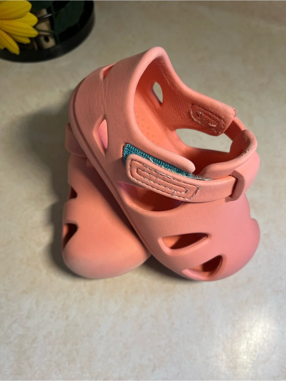 Ten Little Kids Pink Coral Closed-Toe Sandals size 8